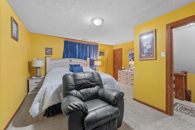 1856 N Park Pl, Wichita, KS 67203