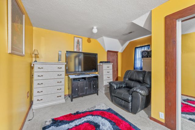 1856 N Park Pl, Wichita, KS 67203