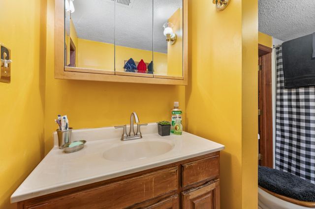 1856 N Park Pl, Wichita, KS 67203