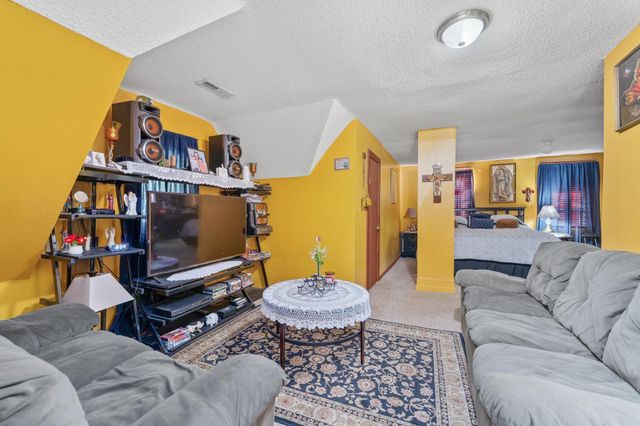 1856 N Park Pl, Wichita, KS 67203