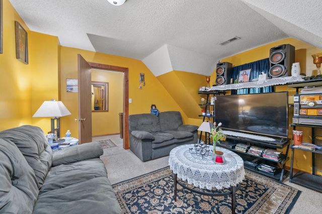 1856 N Park Pl, Wichita, KS 67203