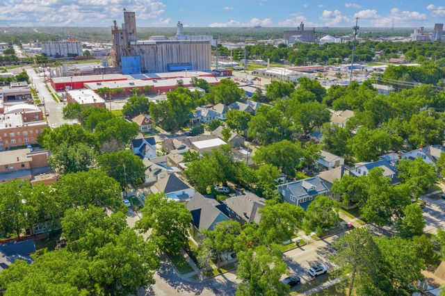 1856 N Park Pl, Wichita, KS 67203