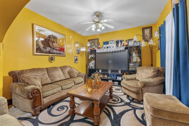 1856 N Park Pl, Wichita, KS 67203