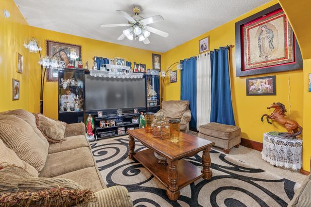 1856 N Park Pl, Wichita, KS 67203