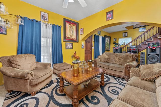 1856 N Park Pl, Wichita, KS 67203