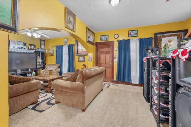 1856 N Park Pl, Wichita, KS 67203