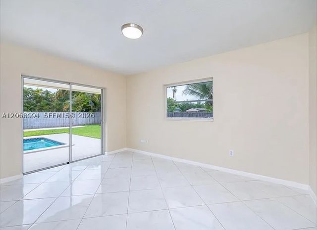 9402 SW 185th Ter, Cutler Bay, FL 33157