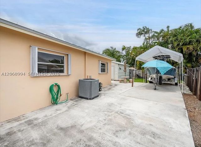 9402 SW 185th Ter, Cutler Bay, FL 33157