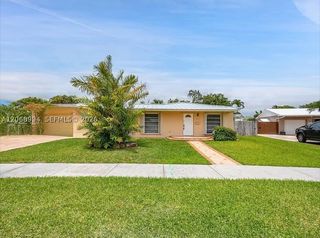 9402 SW 185th Ter, Cutler Bay, FL 33157