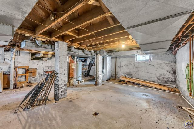 1500 SW Mulvane ST, Topeka, KS 66604