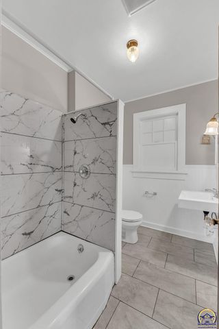 1500 SW Mulvane ST, Topeka, KS 66604