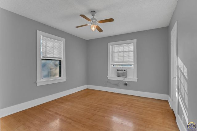 1500 SW Mulvane ST, Topeka, KS 66604