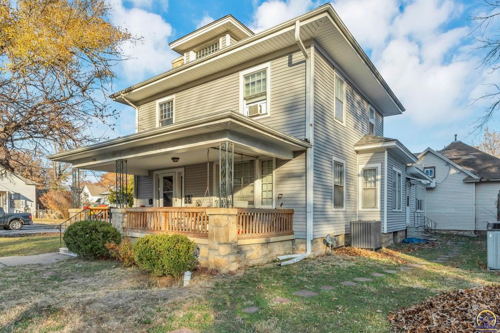 1500 SW Mulvane ST, Topeka, KS 66604