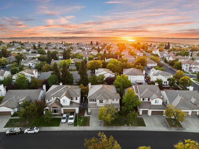 9788 Waterfowl Dr, Elk Grove, CA 95757