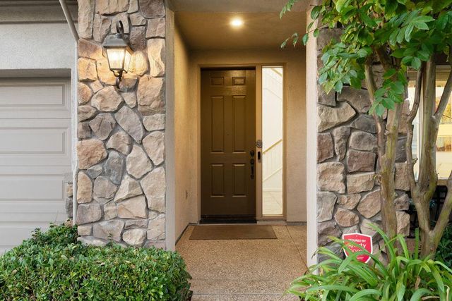 9788 Waterfowl Dr, Elk Grove, CA 95757