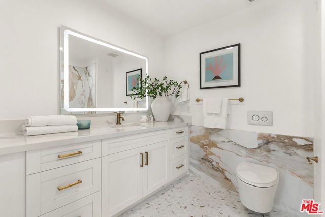 7428 Santa Monica Boulevard 201, West Hollywood, CA 90046