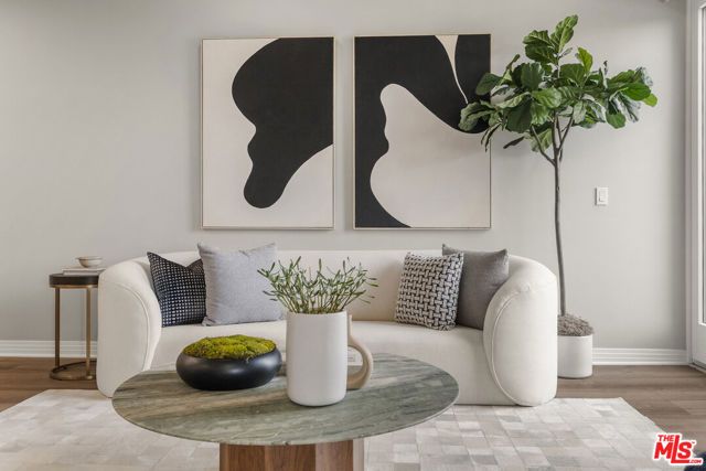 7428 Santa Monica Boulevard 201, West Hollywood, CA 90046