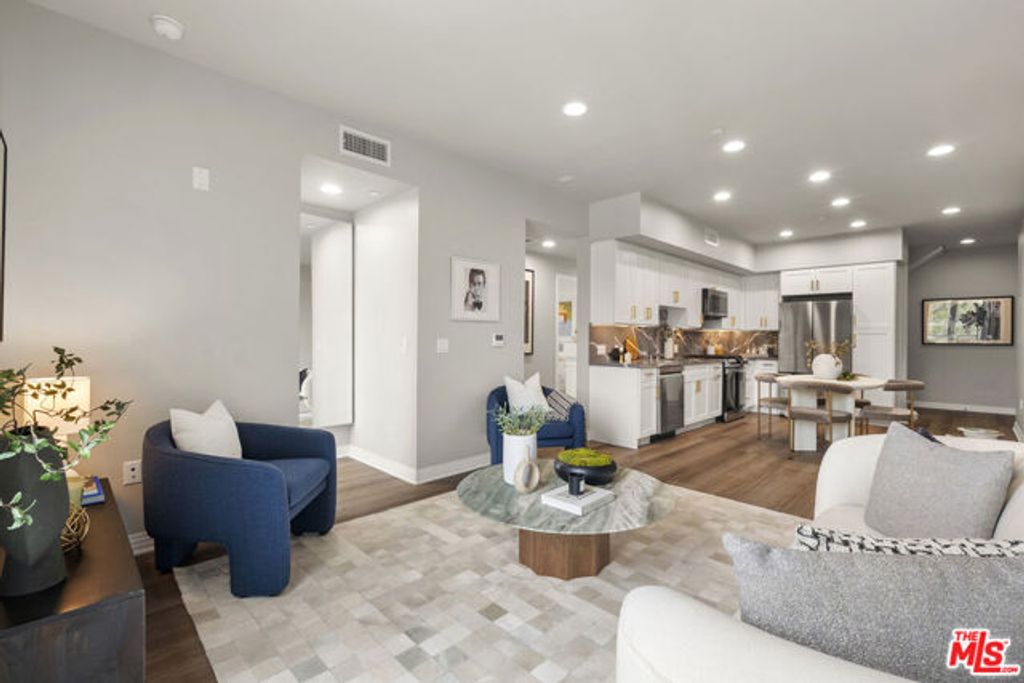 7428 Santa Monica Boulevard 201, West Hollywood, CA 90046