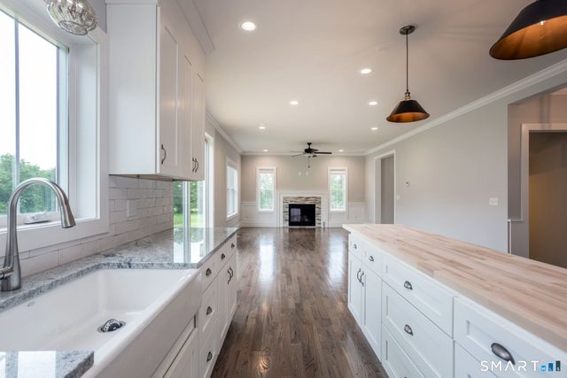 4 Vona Way, Newtown, CT 06470