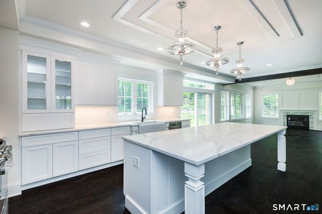 4 Vona Way, Newtown, CT 06470