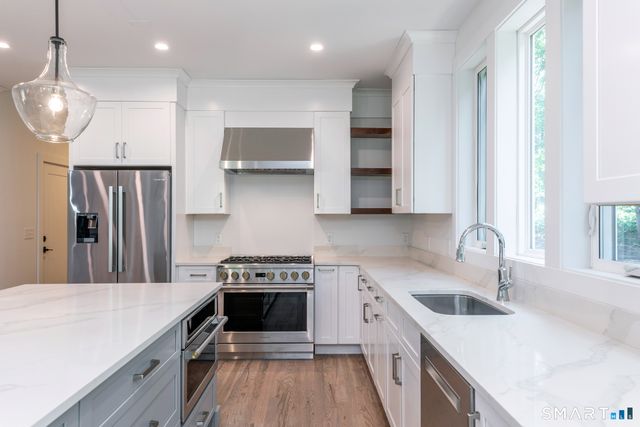 4 Vona Way, Newtown, CT 06470