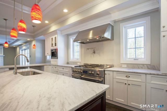 4 Vona Way, Newtown, CT 06470