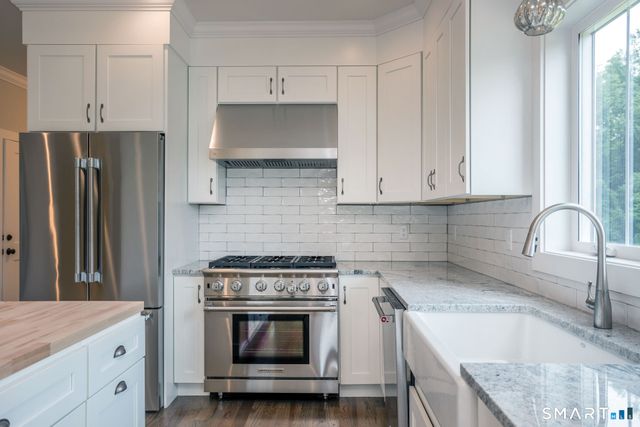 4 Vona Way, Newtown, CT 06470