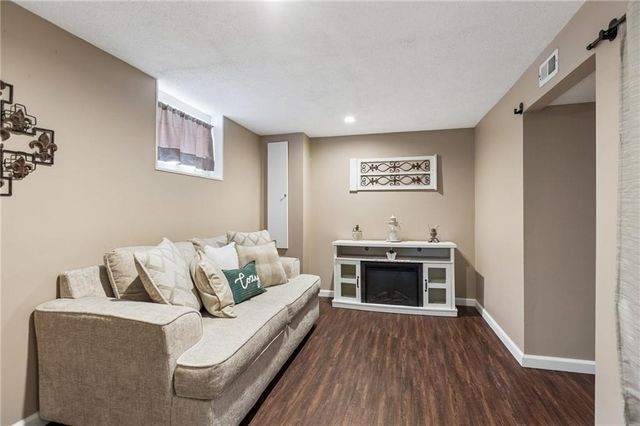 4811 NE 44th Terrace, Kansas City, MO 64117