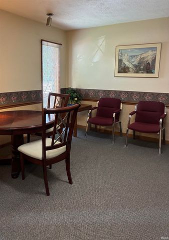 1432 Lincoln Way E, South Bend, IN 46613