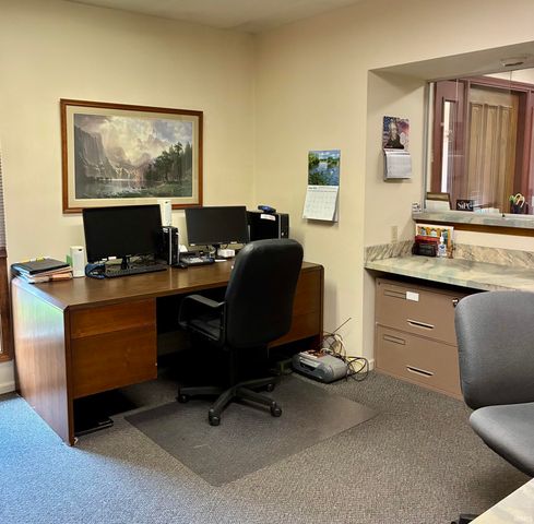 1432 Lincoln Way E, South Bend, IN 46613