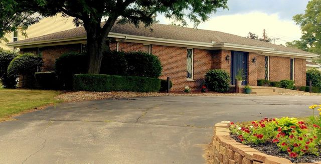 1432 Lincoln Way E, South Bend, IN 46613