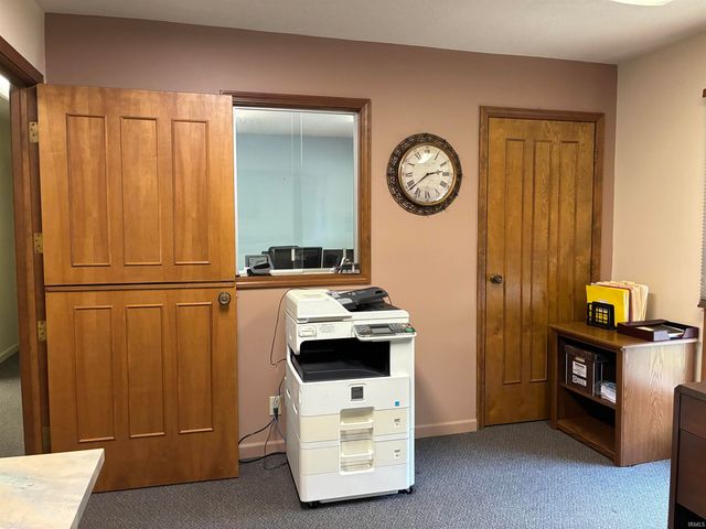1432 Lincoln Way E, South Bend, IN 46613