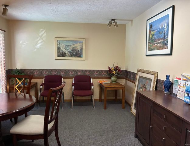 1432 Lincoln Way E, South Bend, IN 46613