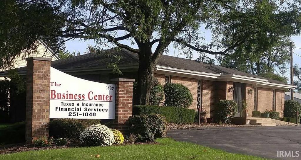 1432 Lincoln Way E, South Bend, IN 46613