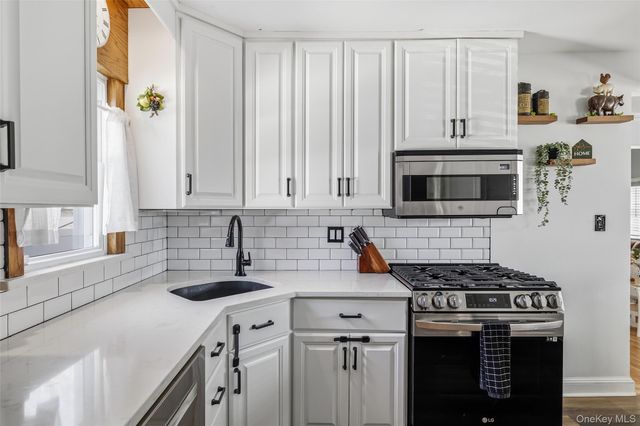 2450 Yorktown ST, Oceanside, NY 11572