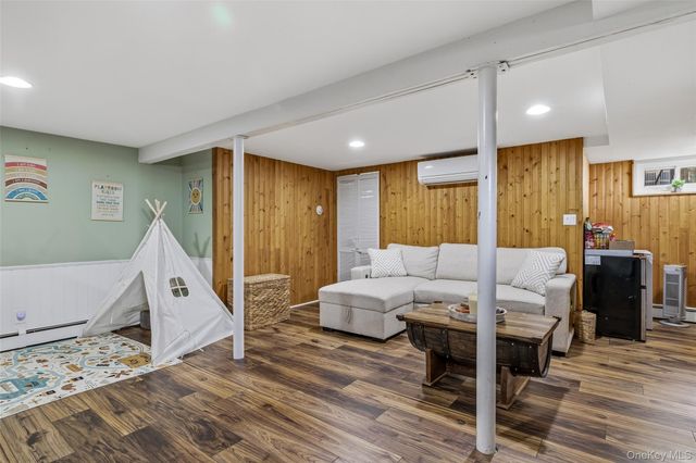 2450 Yorktown ST, Oceanside, NY 11572