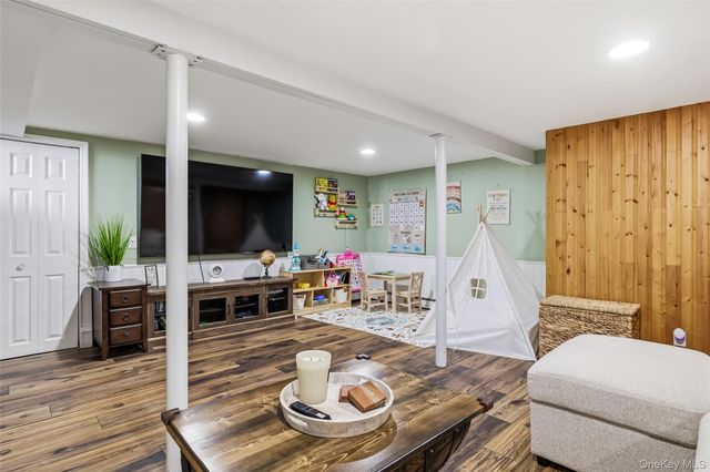 2450 Yorktown ST, Oceanside, NY 11572