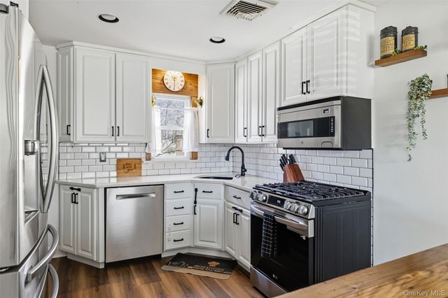 2450 Yorktown ST, Oceanside, NY 11572