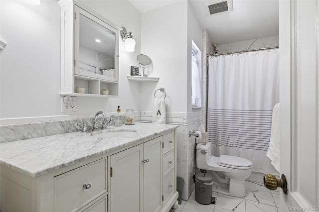 2450 Yorktown ST, Oceanside, NY 11572