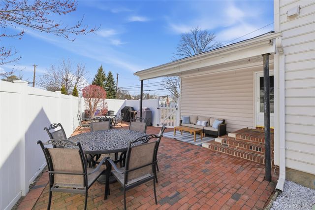 2450 Yorktown ST, Oceanside, NY 11572