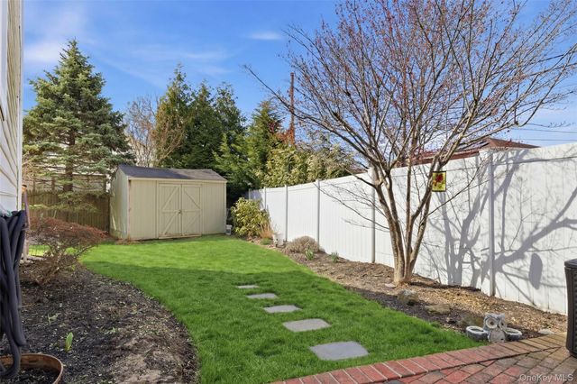 2450 Yorktown ST, Oceanside, NY 11572