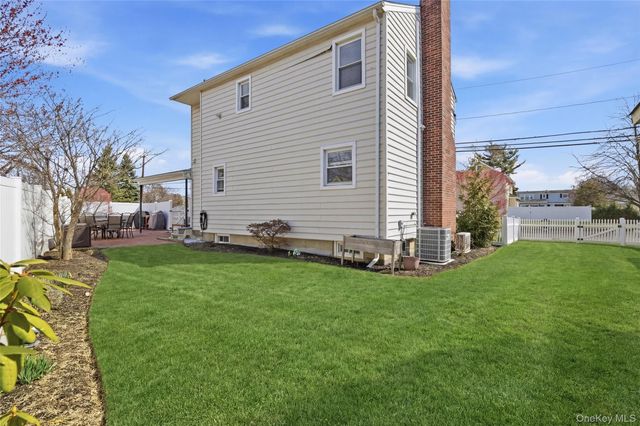 2450 Yorktown ST, Oceanside, NY 11572