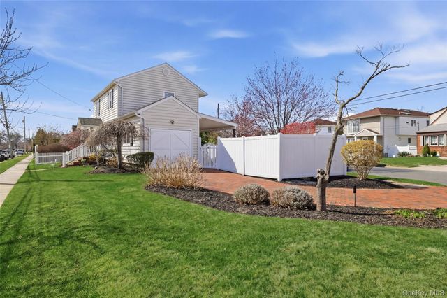 2450 Yorktown ST, Oceanside, NY 11572