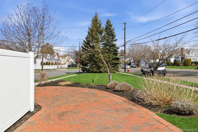 2450 Yorktown ST, Oceanside, NY 11572