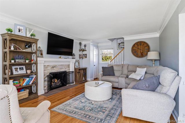 2450 Yorktown ST, Oceanside, NY 11572