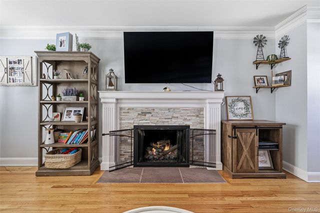 2450 Yorktown ST, Oceanside, NY 11572