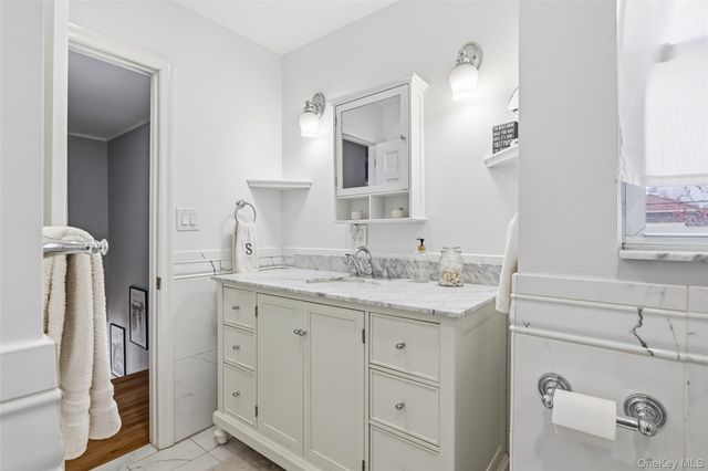 2450 Yorktown ST, Oceanside, NY 11572