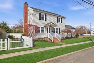 2450 Yorktown ST, Oceanside, NY 11572