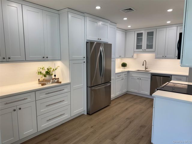 404 Woodbridge Drive D, Ridge, NY 11961