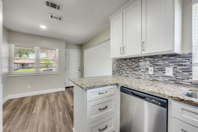 6207 Patriotic Court, Arlington, TX 76002